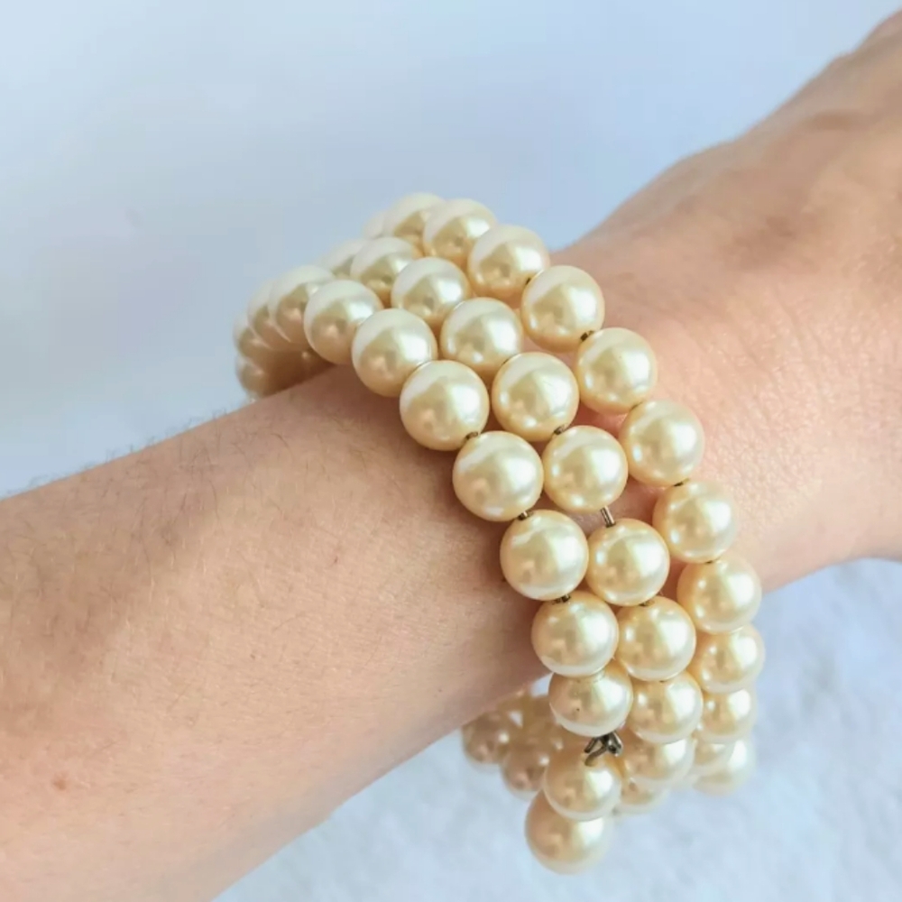 Vtg 80's faux pearl coil/bangle bracelet